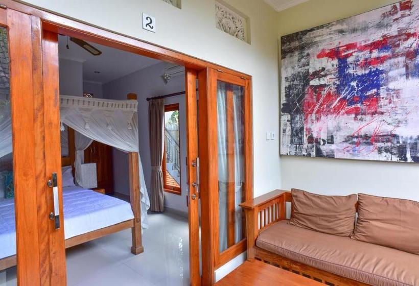 פנסיון Suryadina Guest House