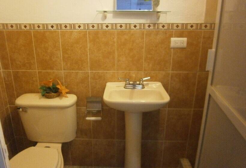 La Pension Casa Azul   Hostel