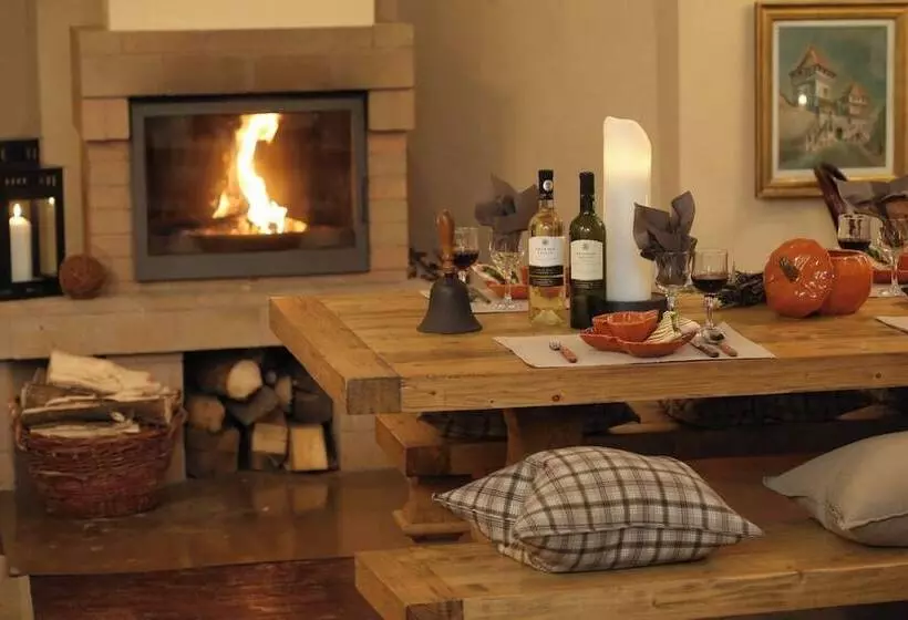 Majatalo Ratiu House