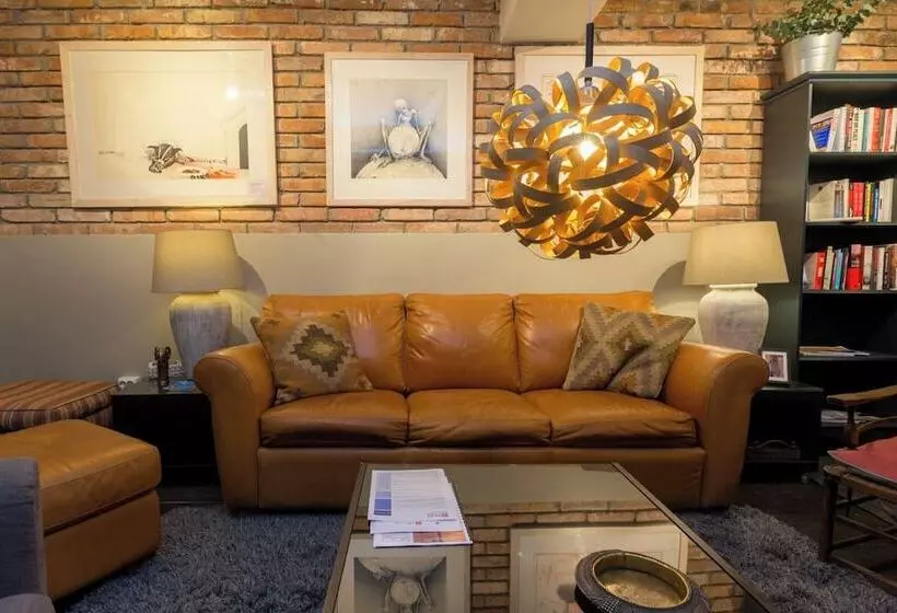 Majatalo Ratiu House