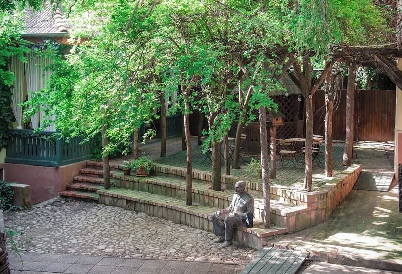 بنسيون Ratiu House