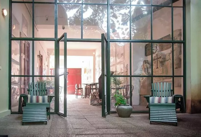 Majatalo Ratiu House