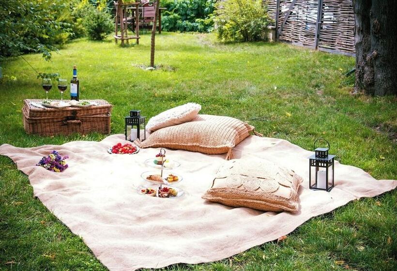 بنسيون Ratiu House