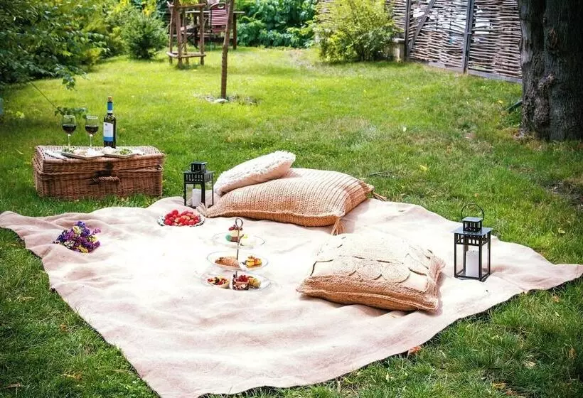 Majatalo Ratiu House