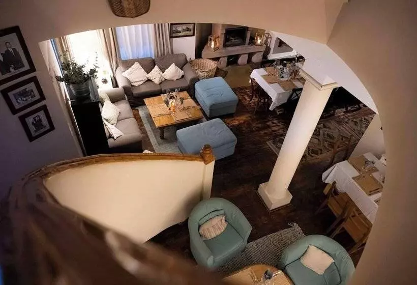 Majatalo Ratiu House