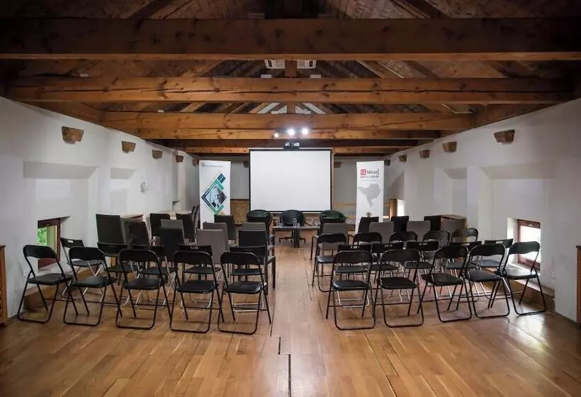 Majatalo Ratiu House