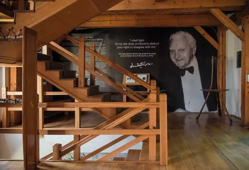 Majatalo Ratiu House