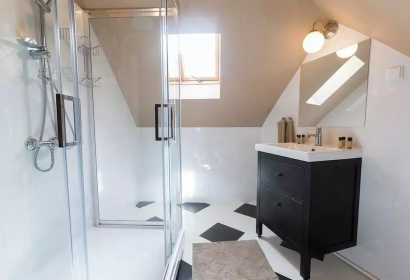 Majatalo Ratiu House