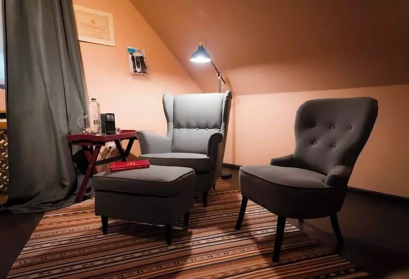 Majatalo Ratiu House