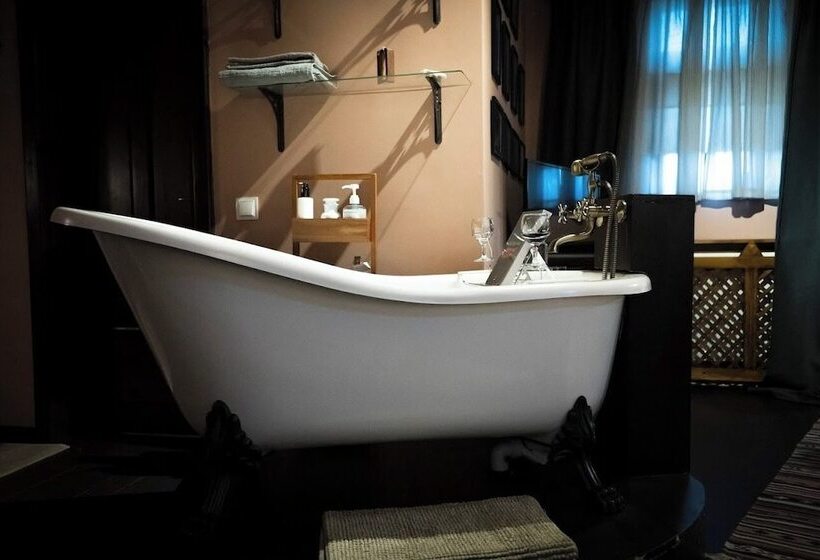 بنسيون Ratiu House