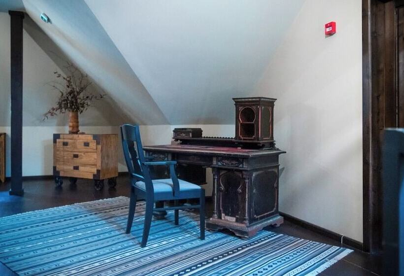 بنسيون Ratiu House