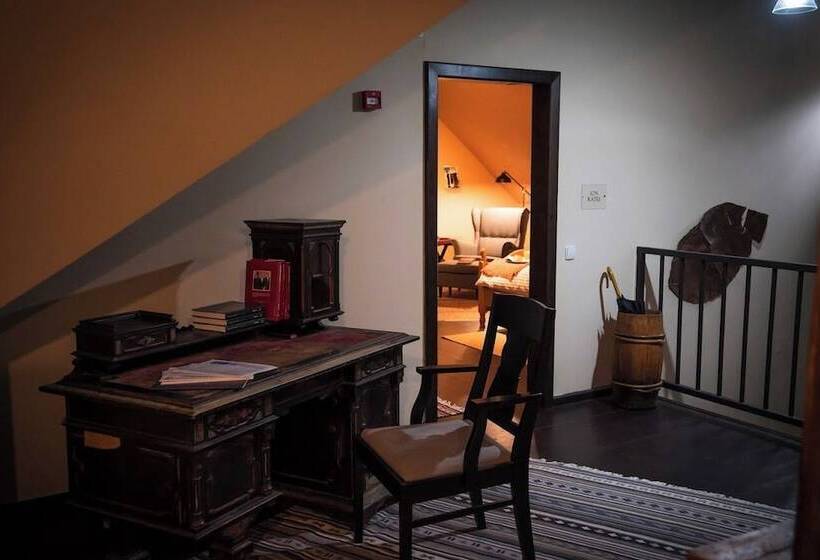 بنسيون Ratiu House