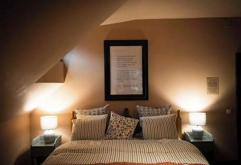 Majatalo Ratiu House