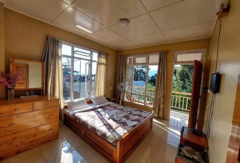 ペンション Shikher