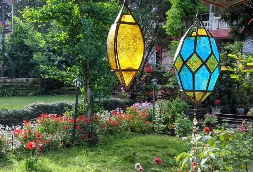 ペンション Shikher