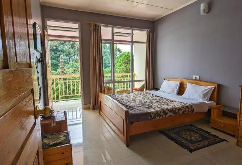 ペンション Shikher