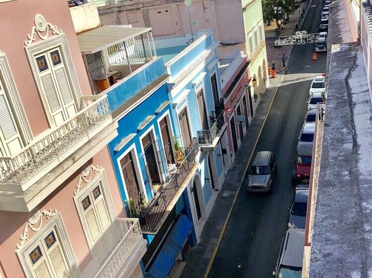 هاستل Navona Studios