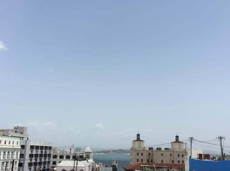 هاستل Navona Studios