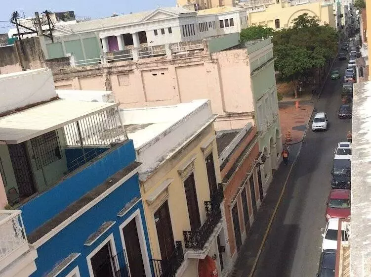 هاستل Navona Studios