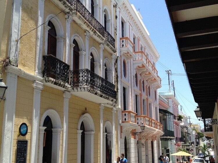 هاستل Navona Studios