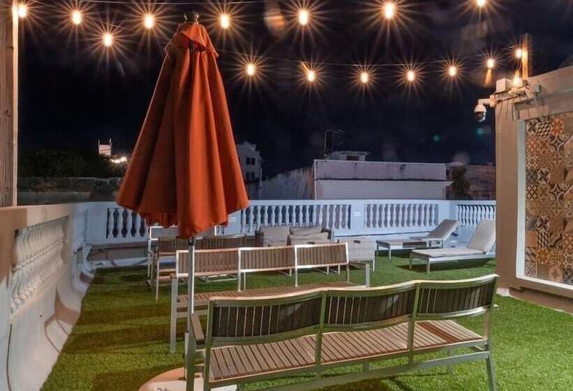 هاستل Navona Studios