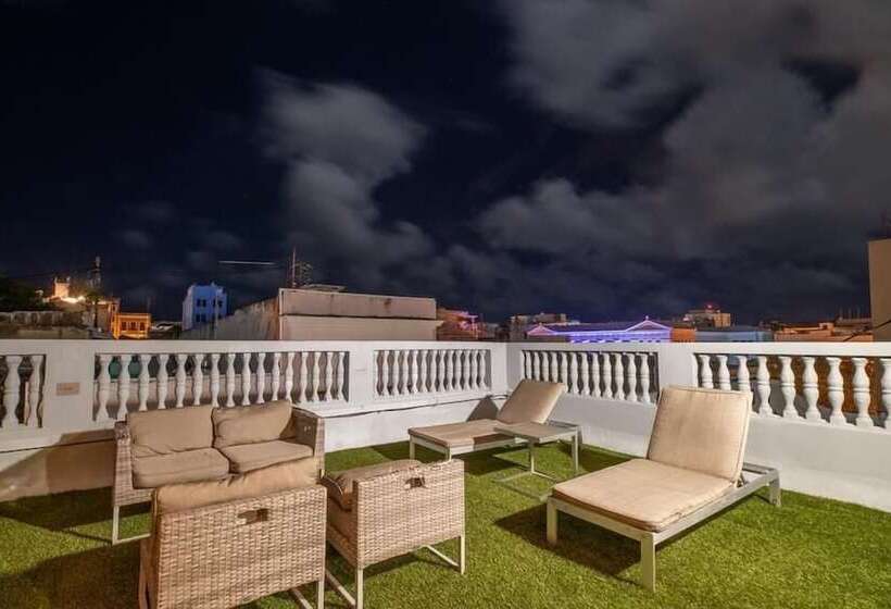 هاستل Navona Studios