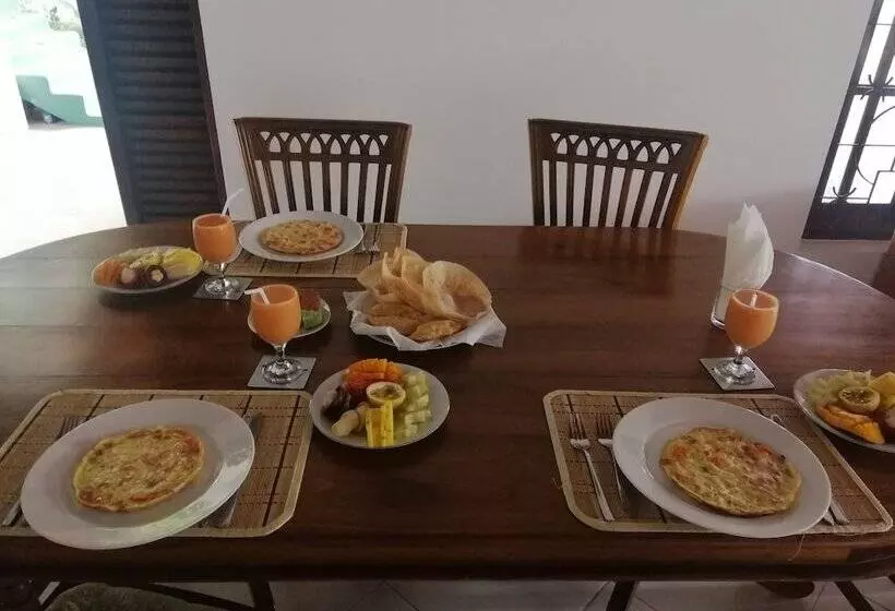 ペンション Methira Villa