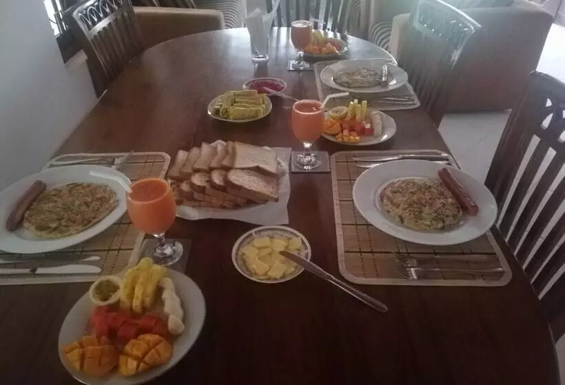 ペンション Methira Villa