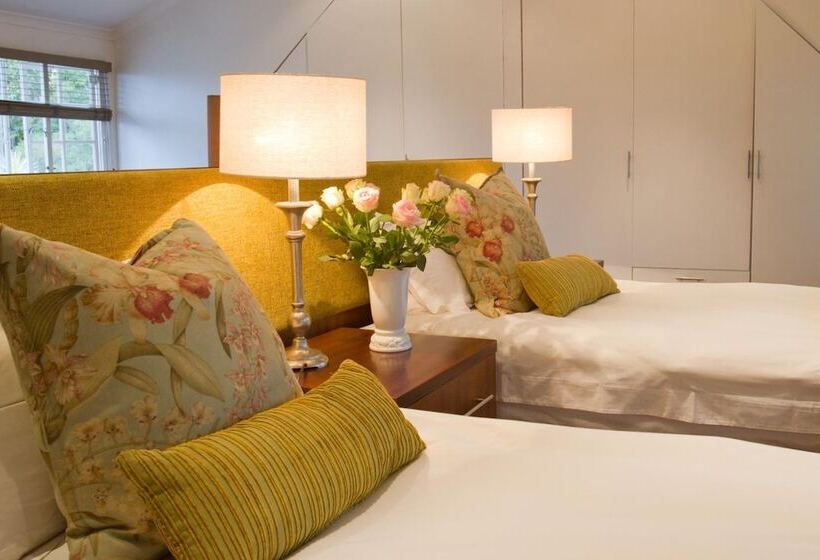 פנסיון Summerhill Guest Estate