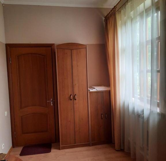 Retkeilymaja Slavyanskiy Club