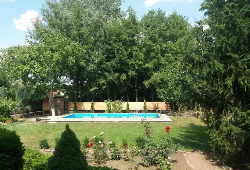 Retkeilymaja Slavyanskiy Club