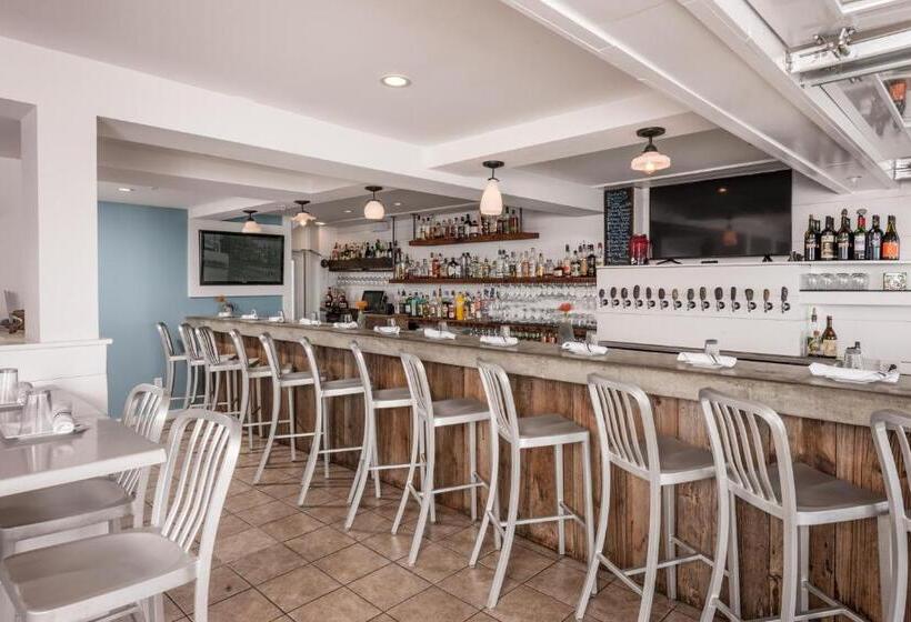 הוסטל Stones Throw