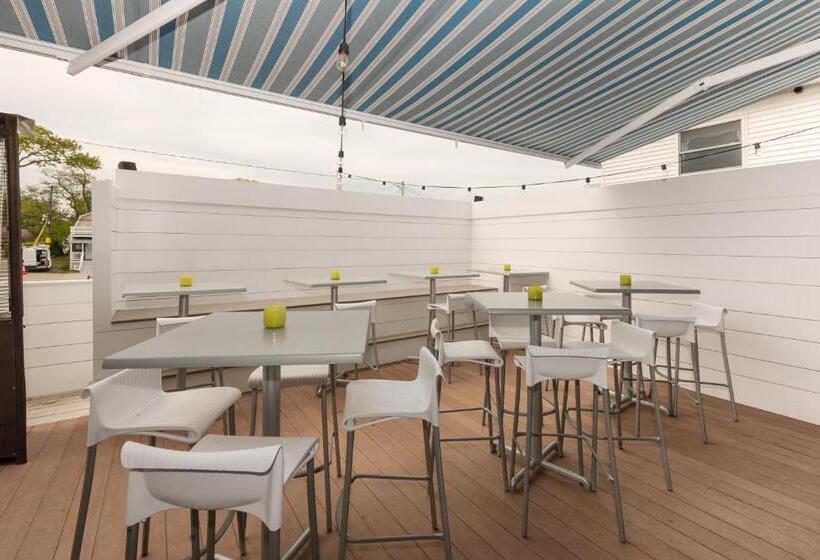 הוסטל Stones Throw