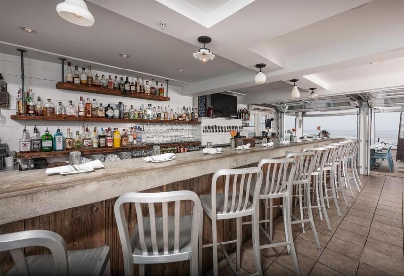 הוסטל Stones Throw