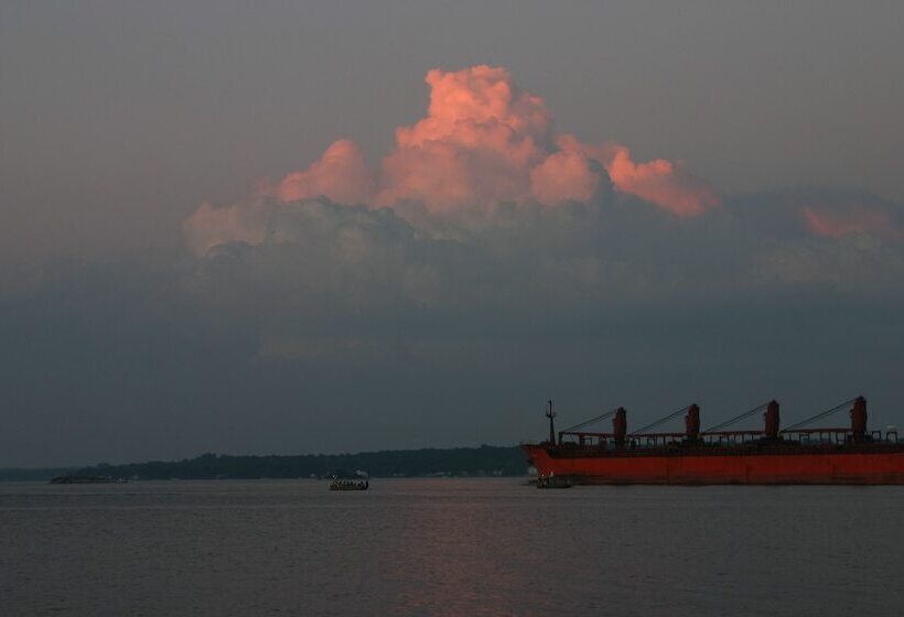 ユースホステル Noble Waterfront Suites