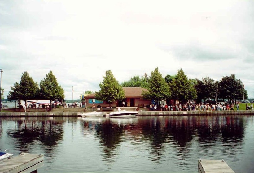 ユースホステル Noble Waterfront Suites