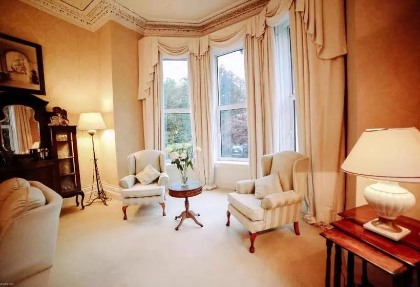 Aamiaismajoitus (B&B) Knockeven House