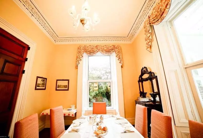 Aamiaismajoitus (B&B) Knockeven House