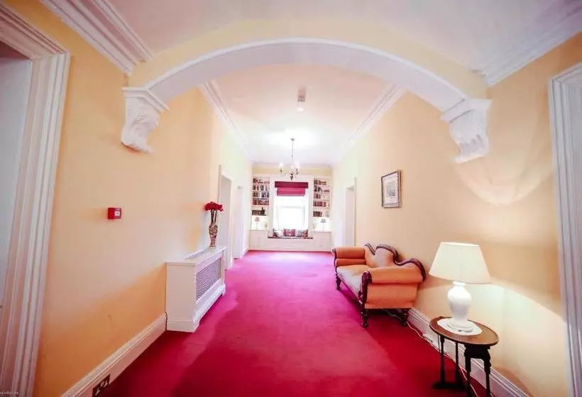 Aamiaismajoitus (B&B) Knockeven House