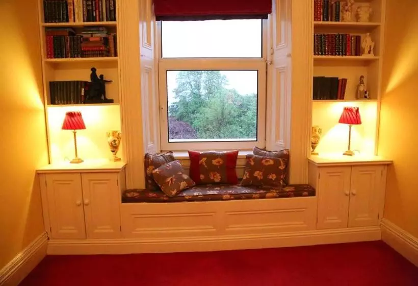 Aamiaismajoitus (B&B) Knockeven House