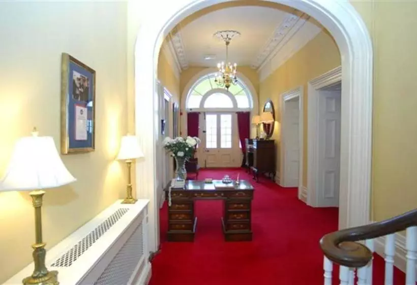 Aamiaismajoitus (B&B) Knockeven House