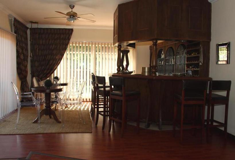 ペンション Aalwyns Guesthouse