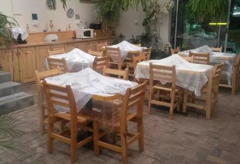 Majatalo Onze Rust Guest House And Caravanpark