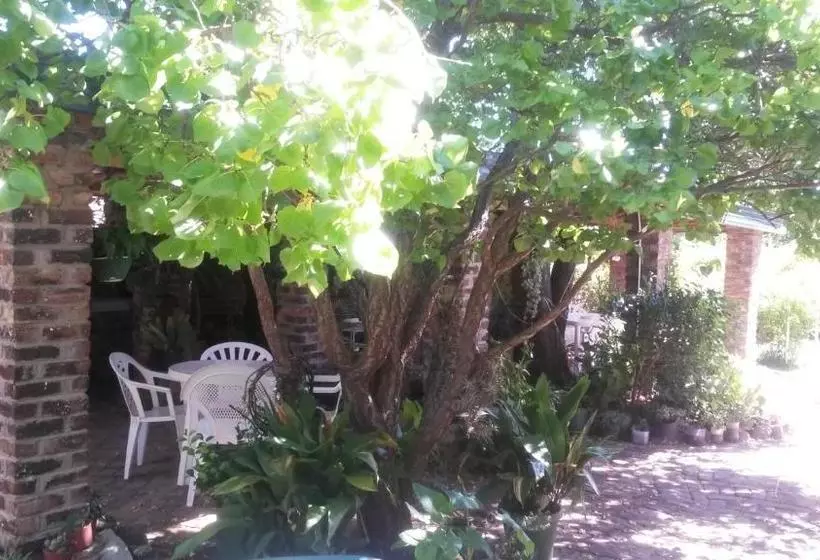 Majatalo Onze Rust Guest House And Caravanpark