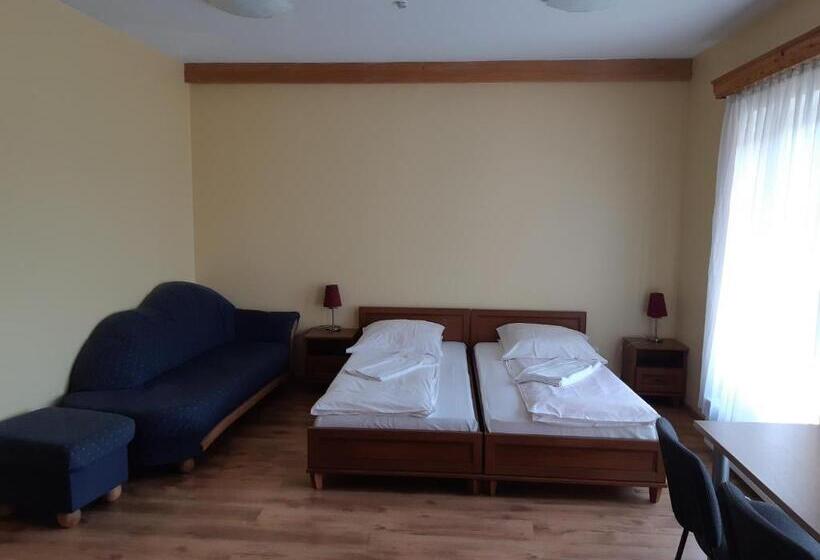 پانسیون Simon Dach Haus