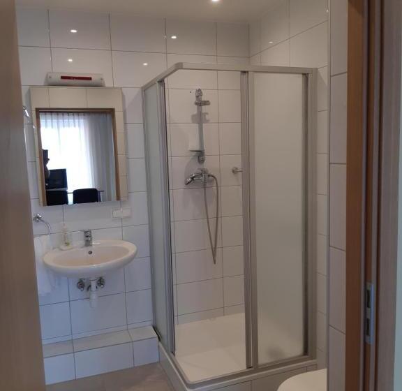 پانسیون Simon Dach Haus