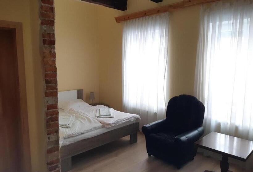 پانسیون Simon Dach Haus