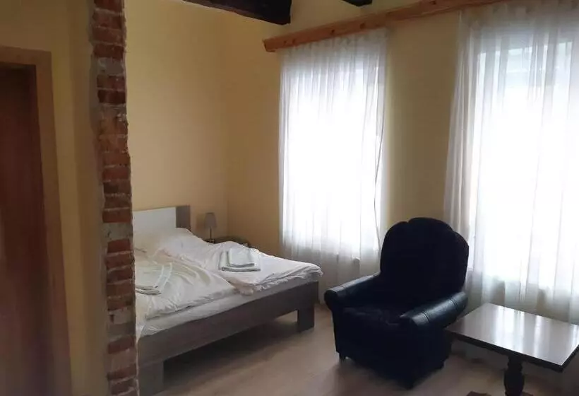 پانسیون Simon Dach Haus