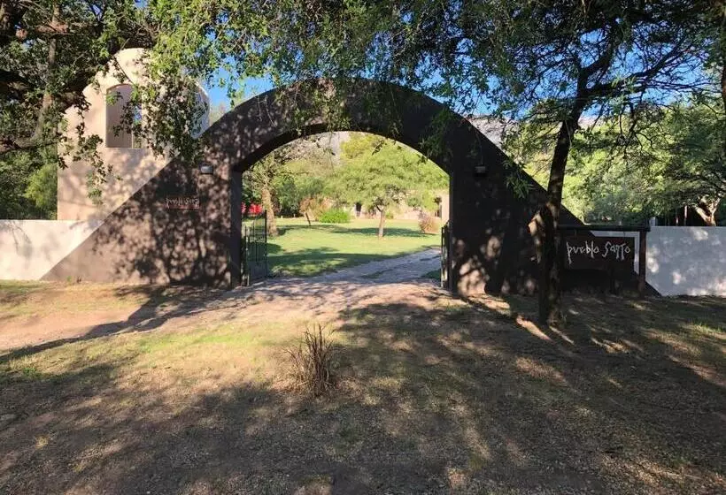 Pueblo Santo, Cabañas & Suites