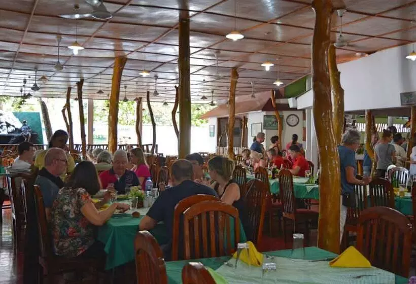 Acme Grand Hotel Habarana